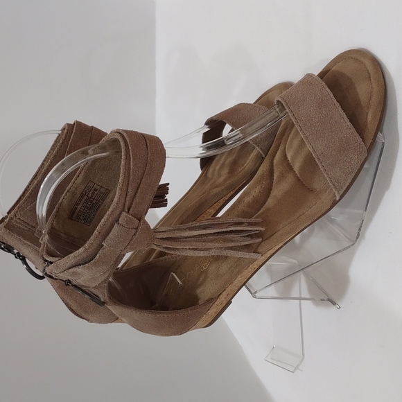 Koolaburra by Ugg Tan Suede Saige Cork Wedge Sandal Size 6 Zip Up Back - Picture 13 of 16